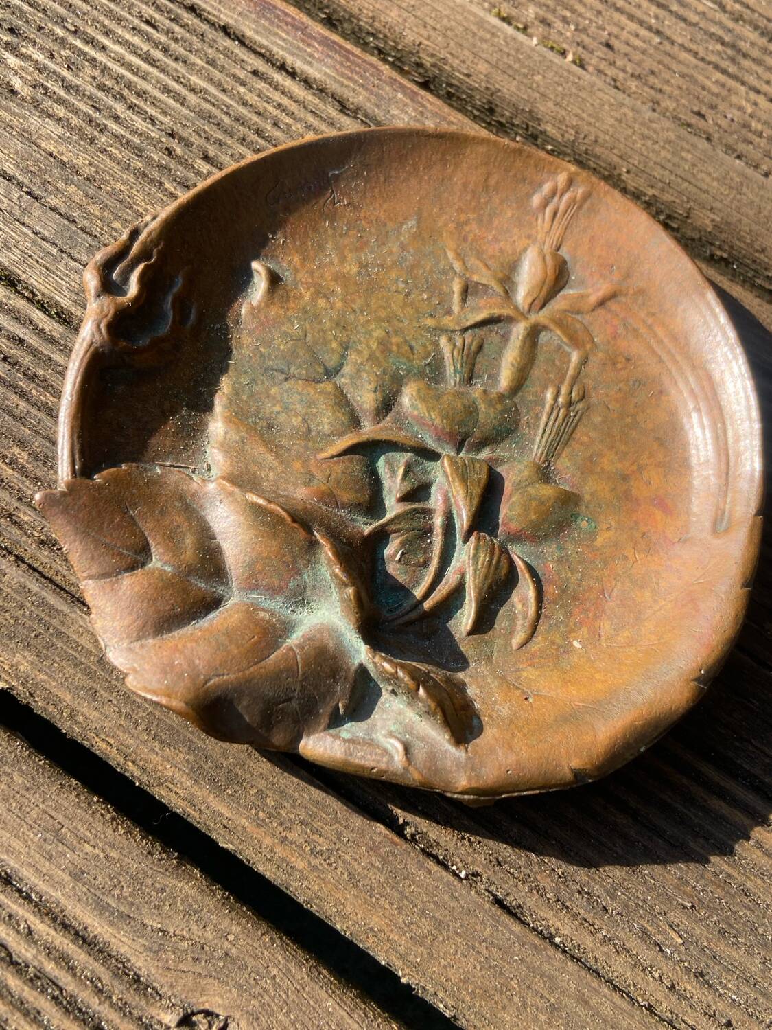 Art Nouveau bronze catchall/dish signed Leon Kann.