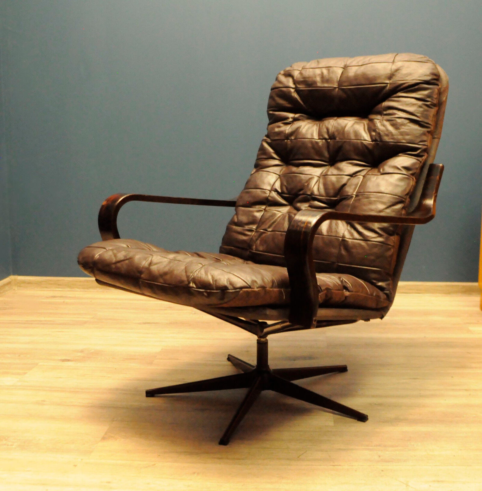 Scandinavian leather armchair Bruno Mathsson
