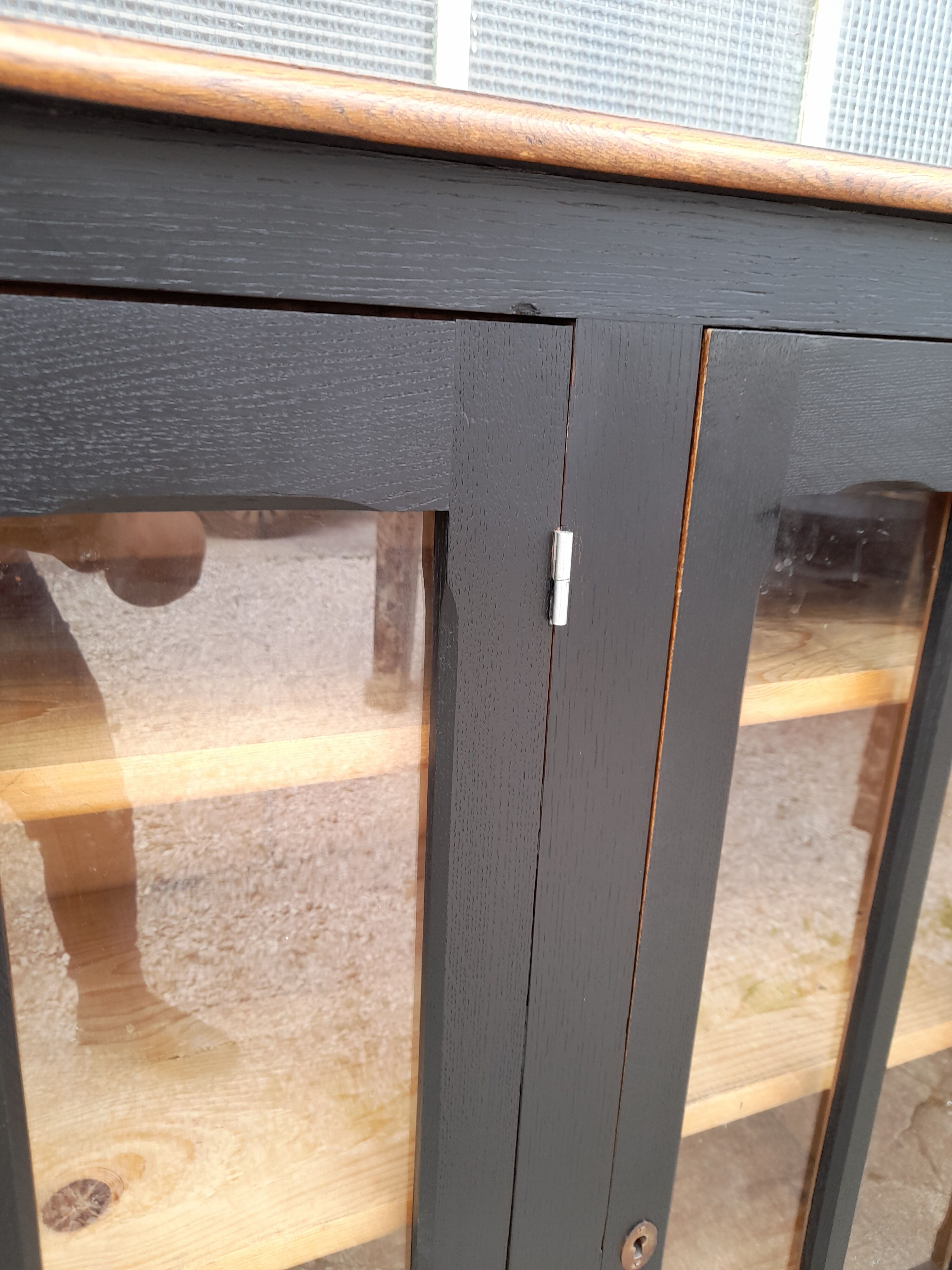Buffet showcase 3 doors patiné black year 50