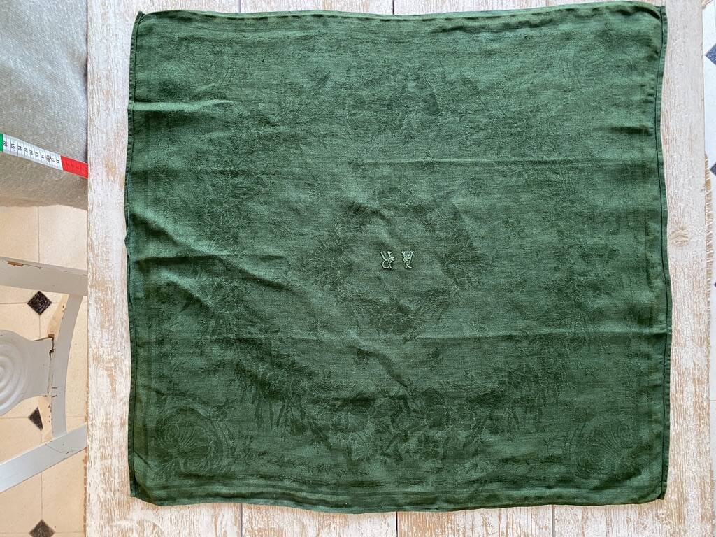 Old tablecloths and its 12 AR monogram damask napkins - 125x186 cm - cotton