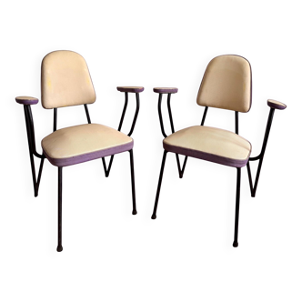 Paire de fauteuils en métal tubulaire et skaï bicolore, années 60