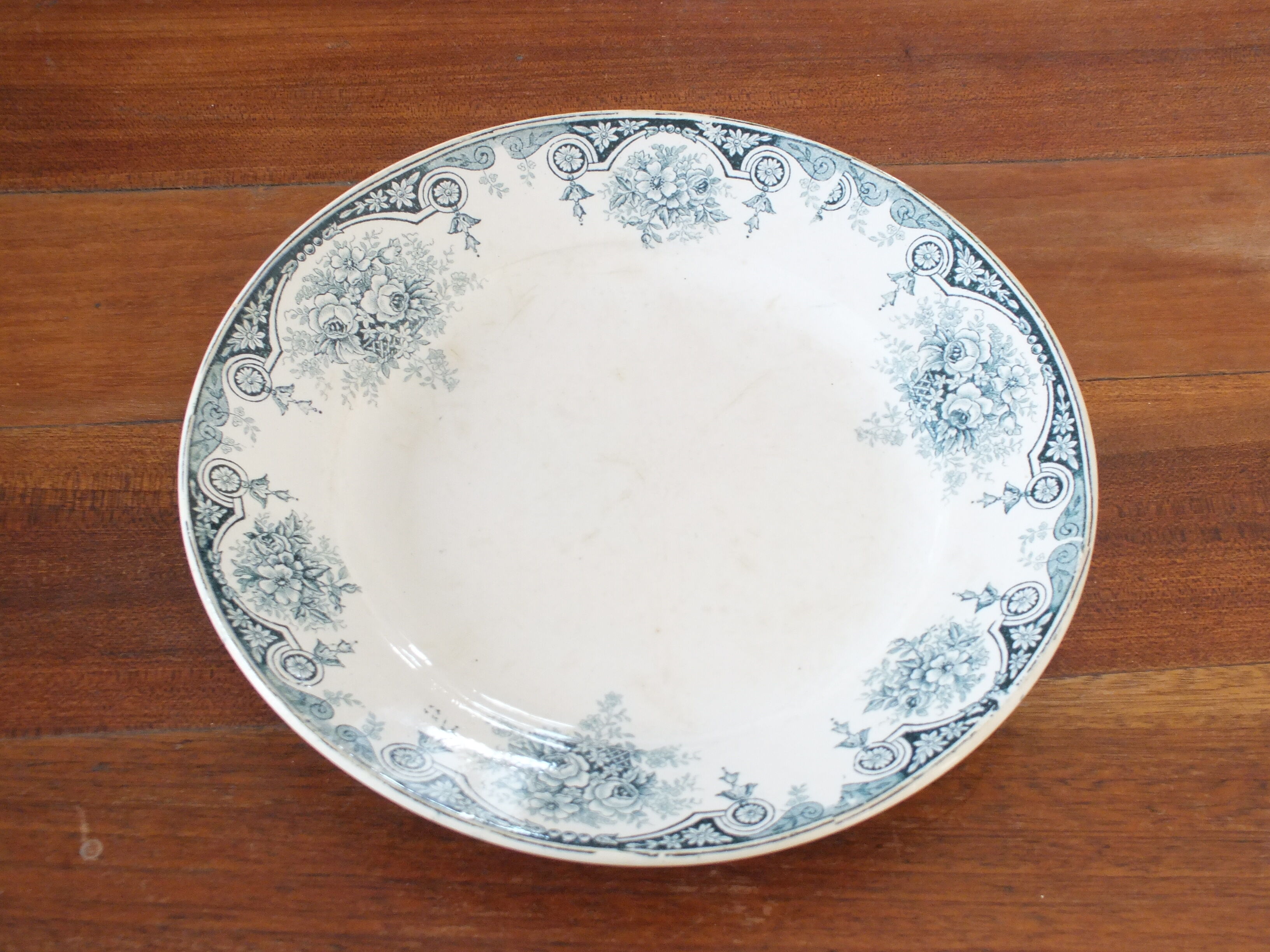Round dish in Terre de Fer Sté Amandinoise Pompadour