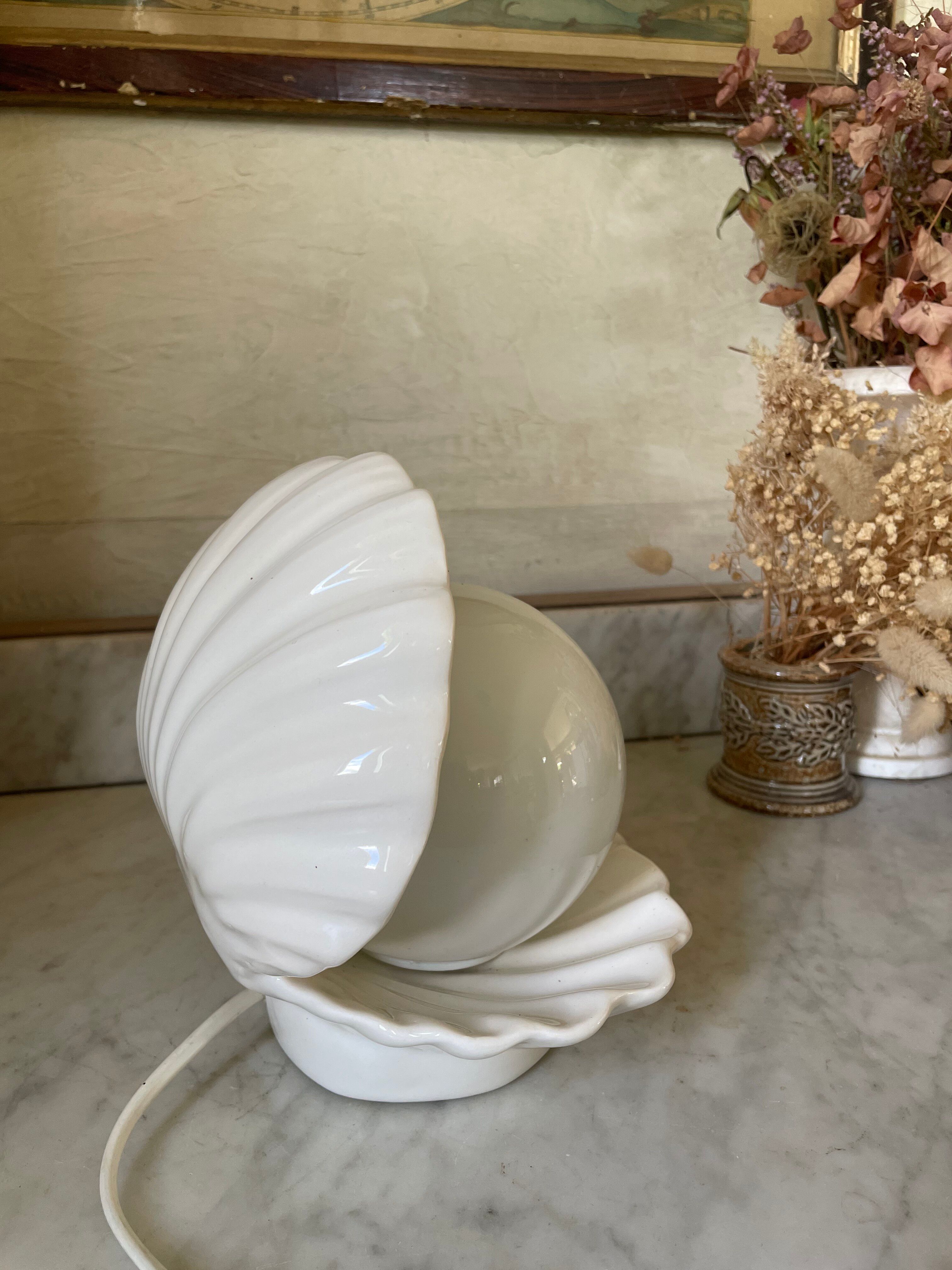 Vintage shell night light, ceramic and opaline.