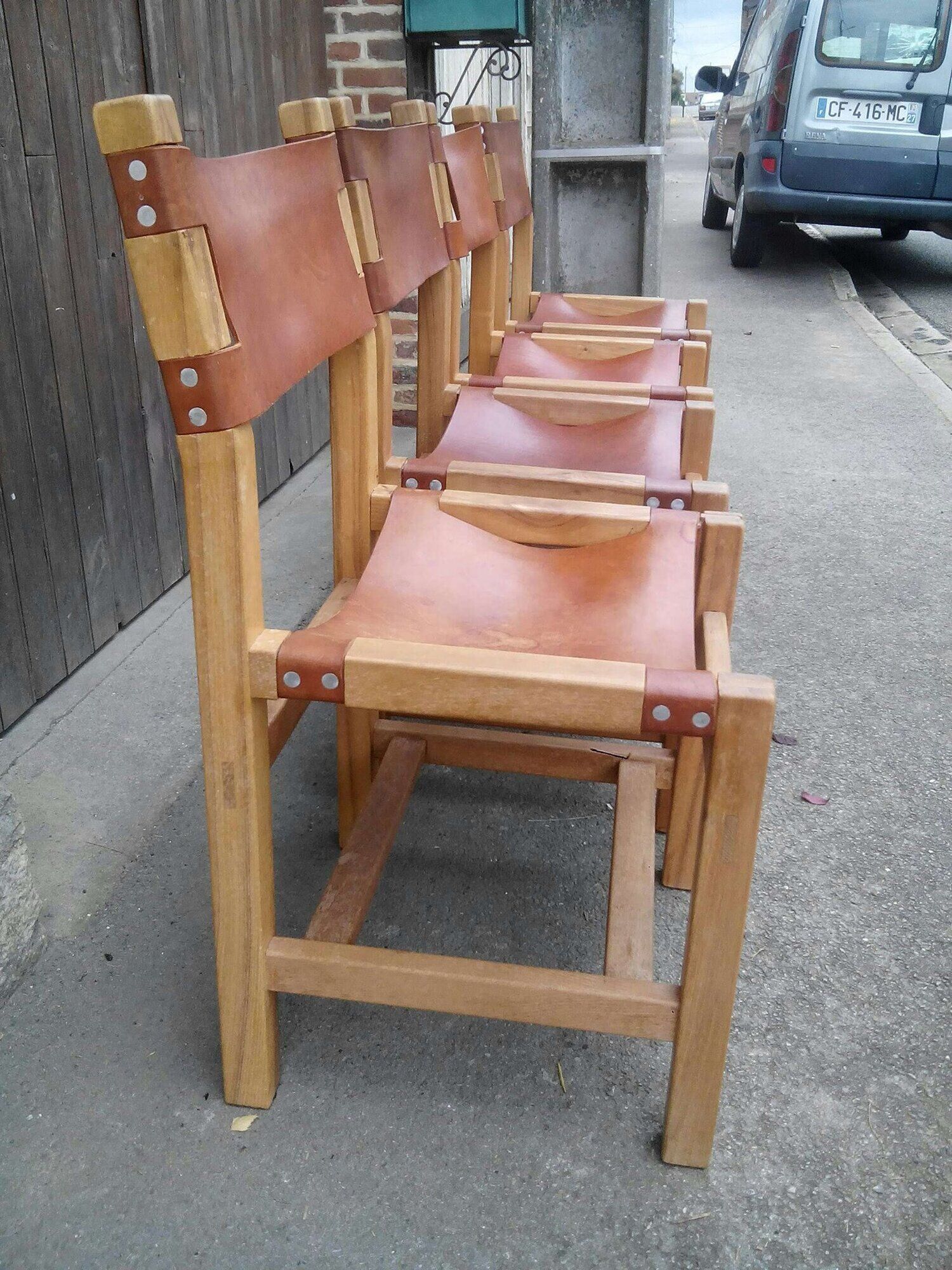 Serie de 4 chaises orme et cuir, maison regain