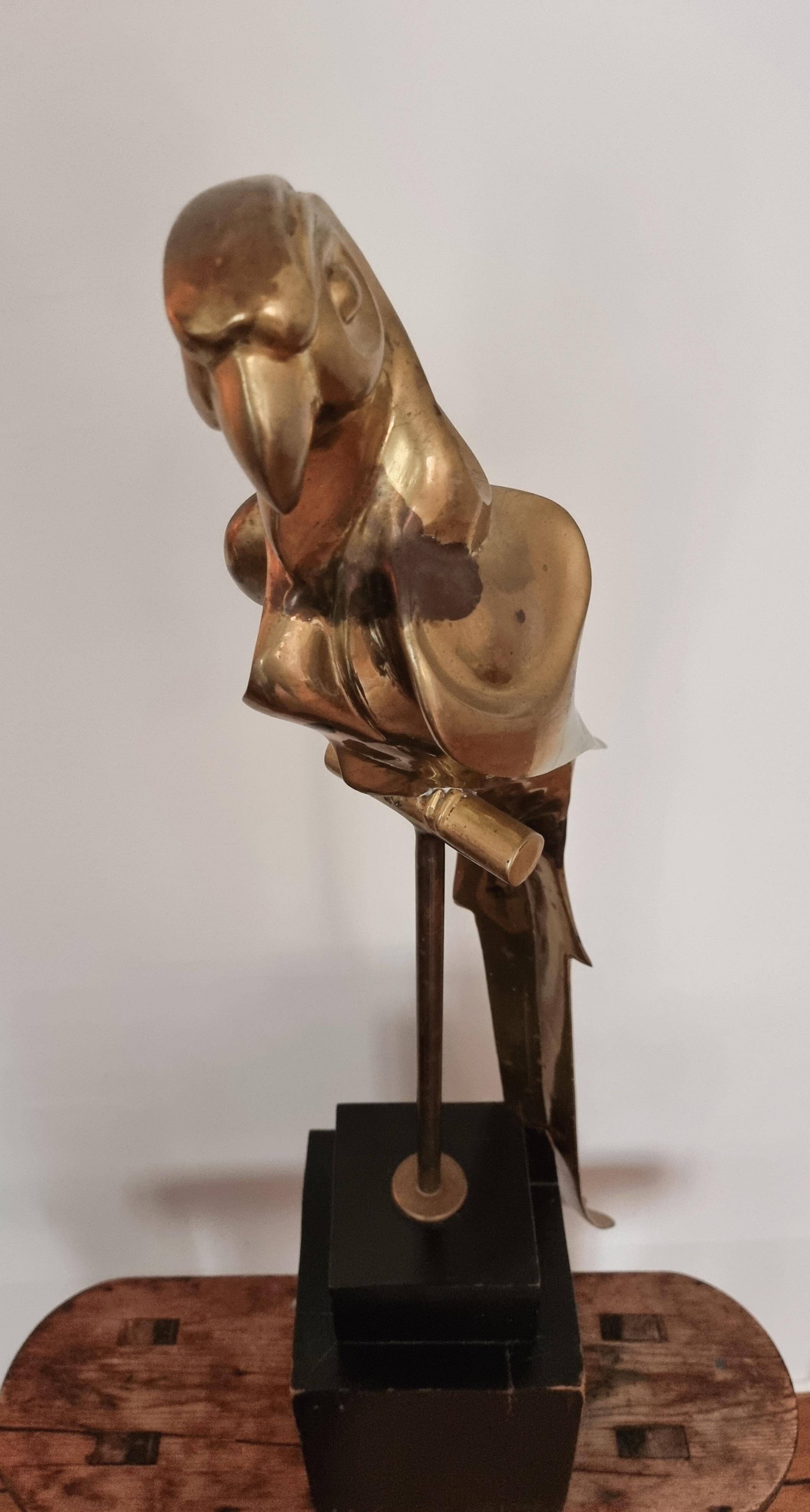 Decorative sculpture in solid brass representing a parrot, 1970s, Palm Beach/Hollywood Regency.
