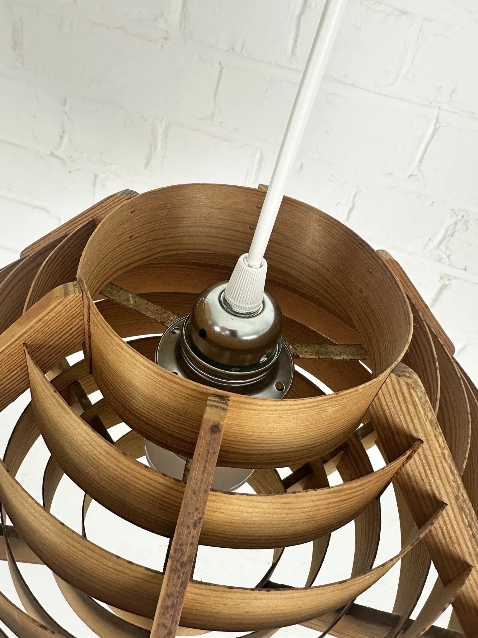 Pair of Hans-Agne Jakobsson pendant lights in pine veneer – AB Ellysett
