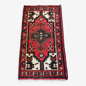 Oriental rug 135 x 75 cm