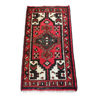 Oriental rug 135 x 75 cm