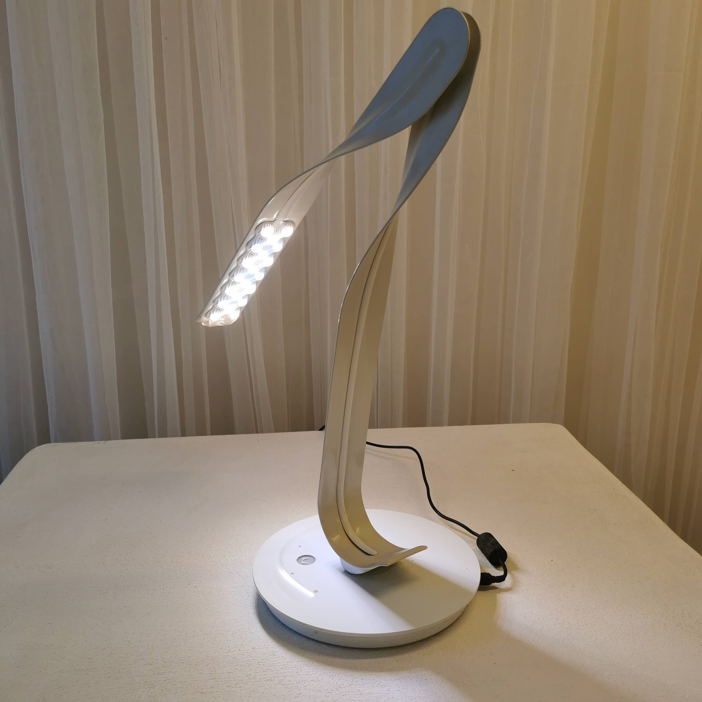 “Herman Miller” lamp