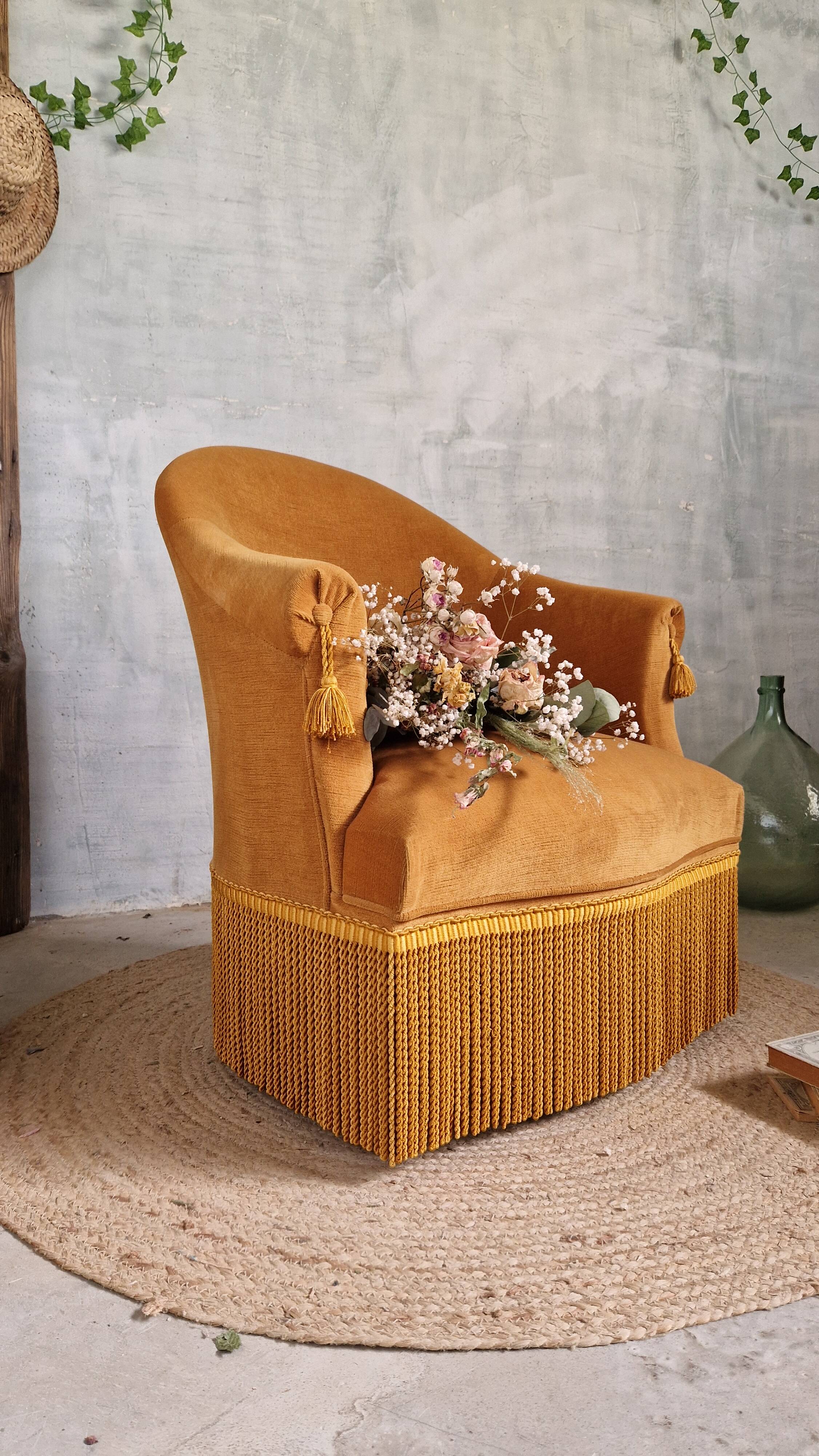 Pretty toad chair