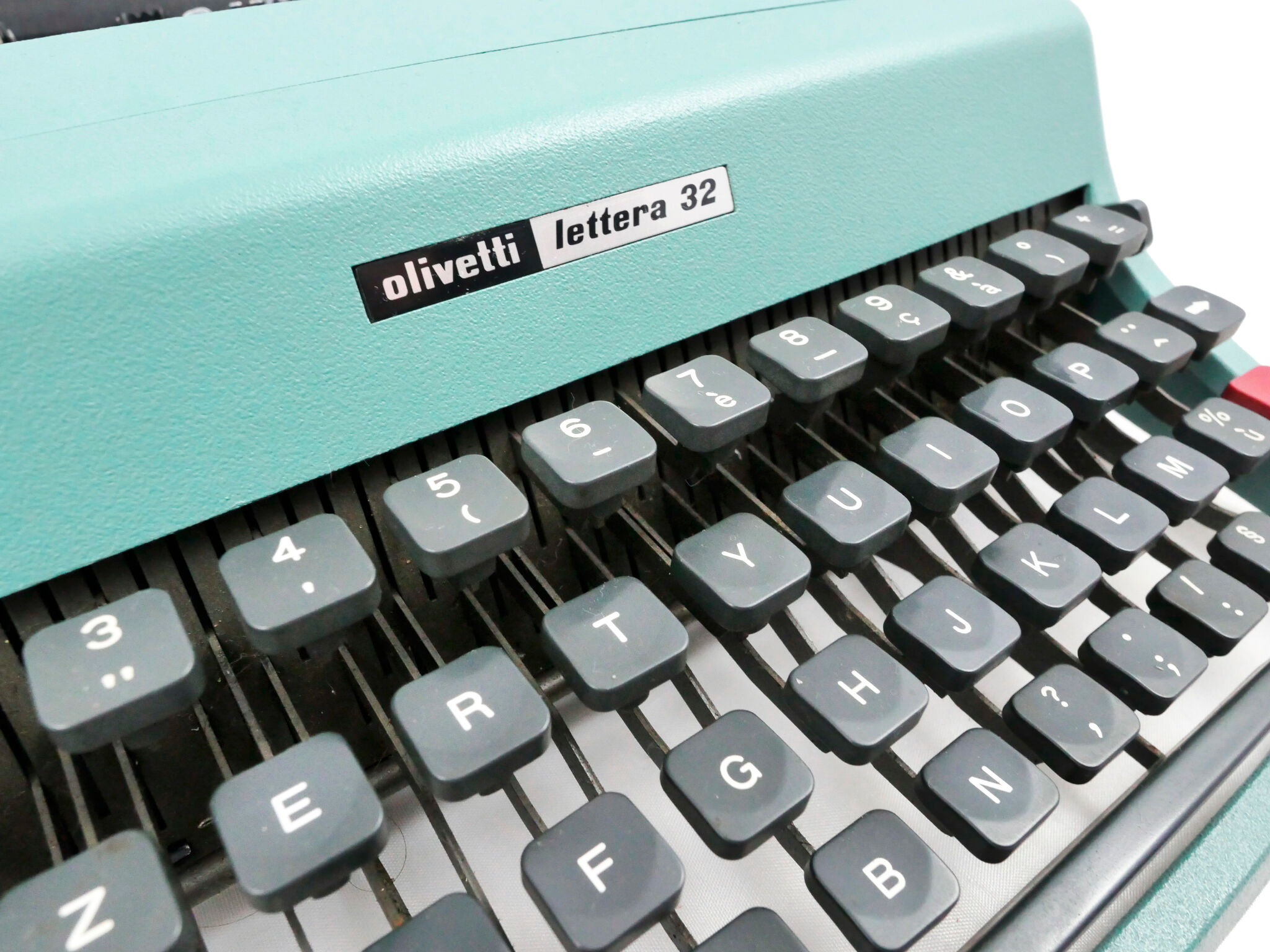Olivetti Lettera 32 blue typewriter