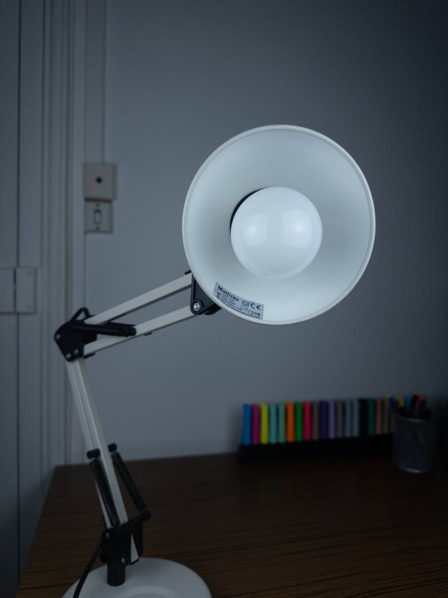 White articulated architect lamp - vintage industrial style