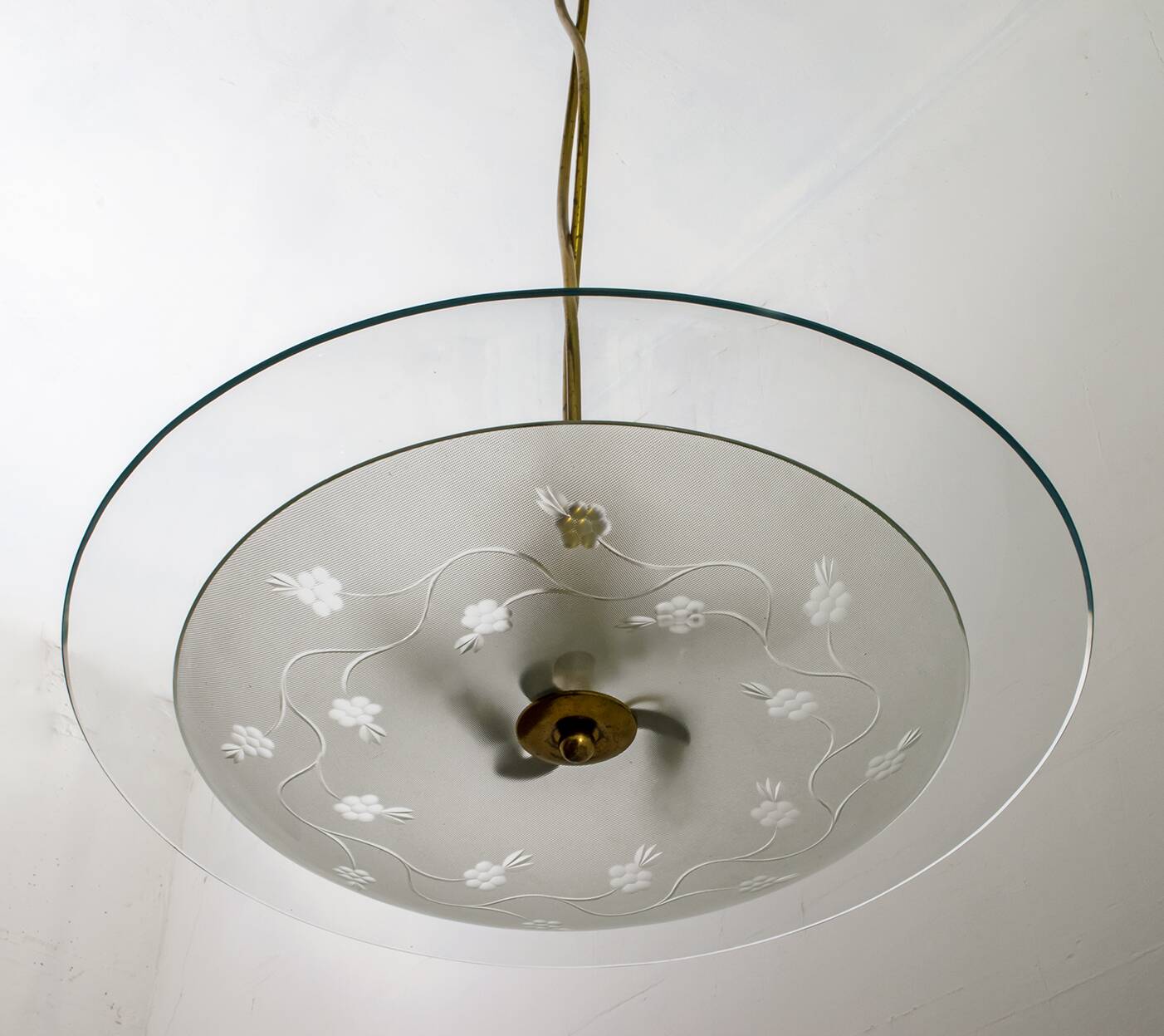 Attributed to Luigi Brusotti Mid-century Italian Glass and Brass Chandelier