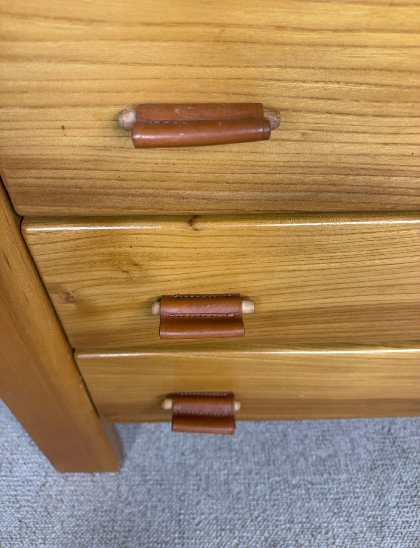 Elm chest of drawers - Regain house -
