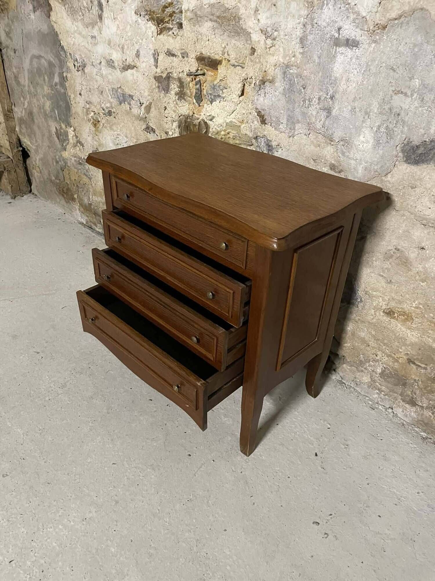 Petite commode couturière vintage en placage de chêne
