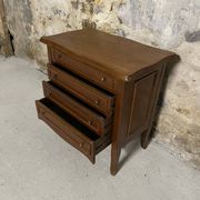 Small vintage sewing chest in oak veneer.