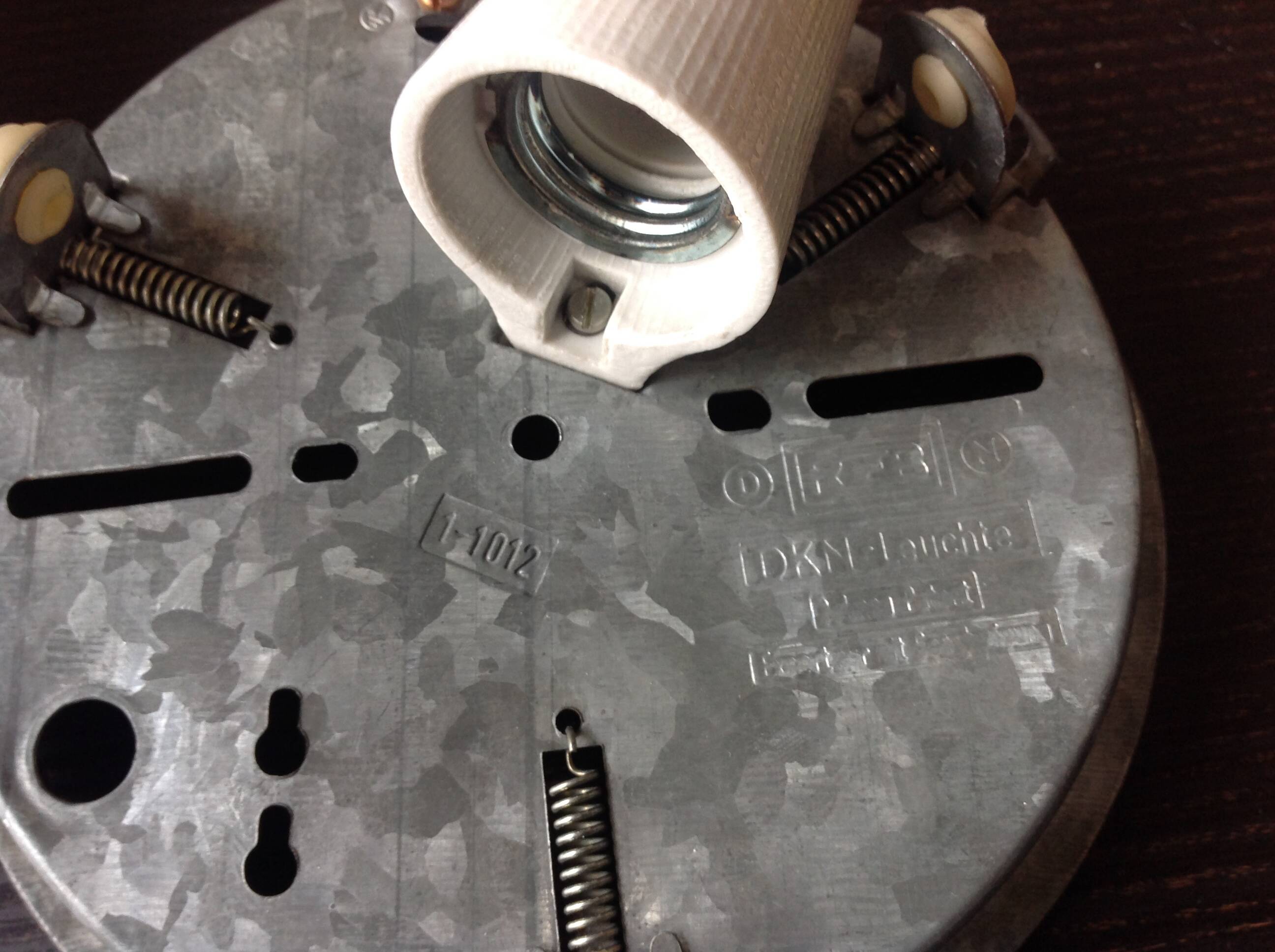 Round ceiling light in white opaline vintage 60s-70s