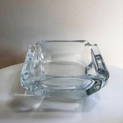 Cendrier en verre de forme carrée