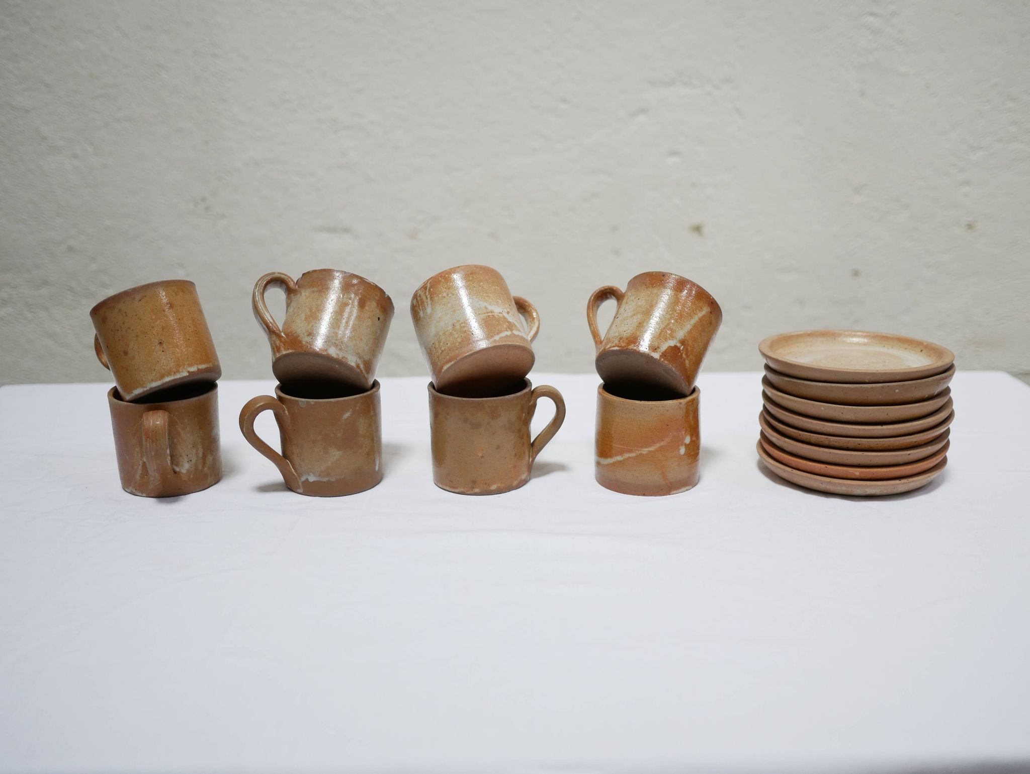 Série de 8 tasses et sous tasses vintage en grès