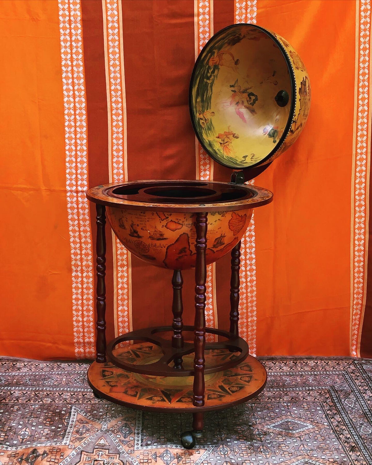 Globe terrestrial bar