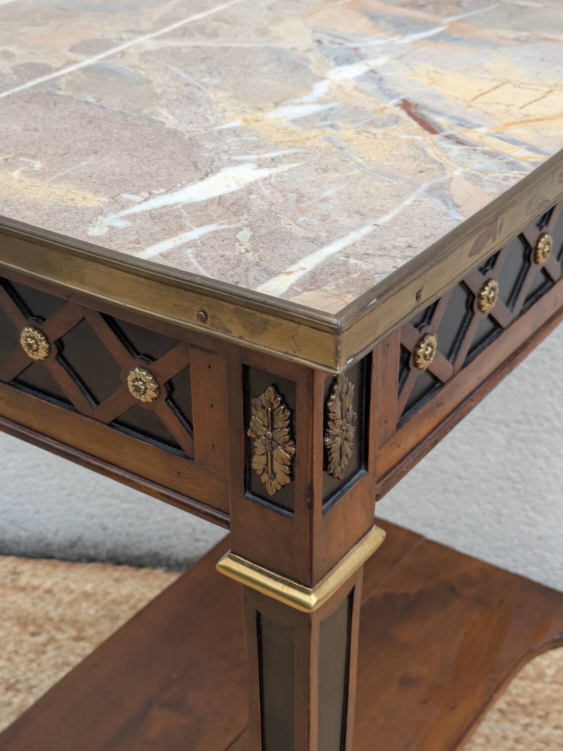 Table d'appoint style Louis XVI, marbre, début XXème, estampillée