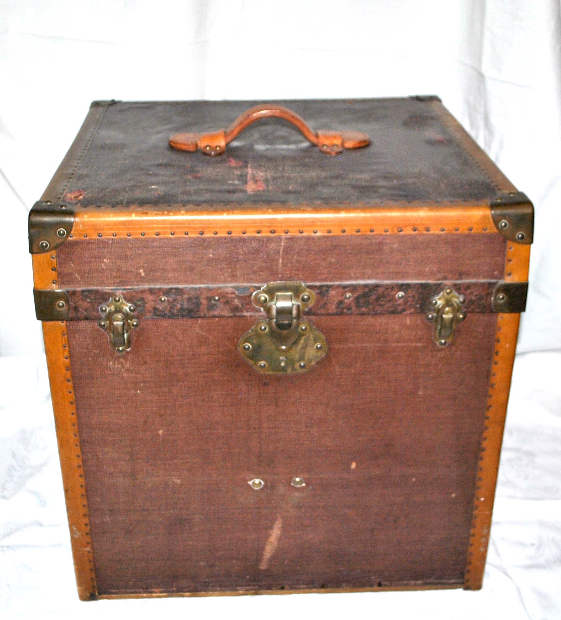 Old square trunk in wood, brass and leather - Travel chest 1920 45cm