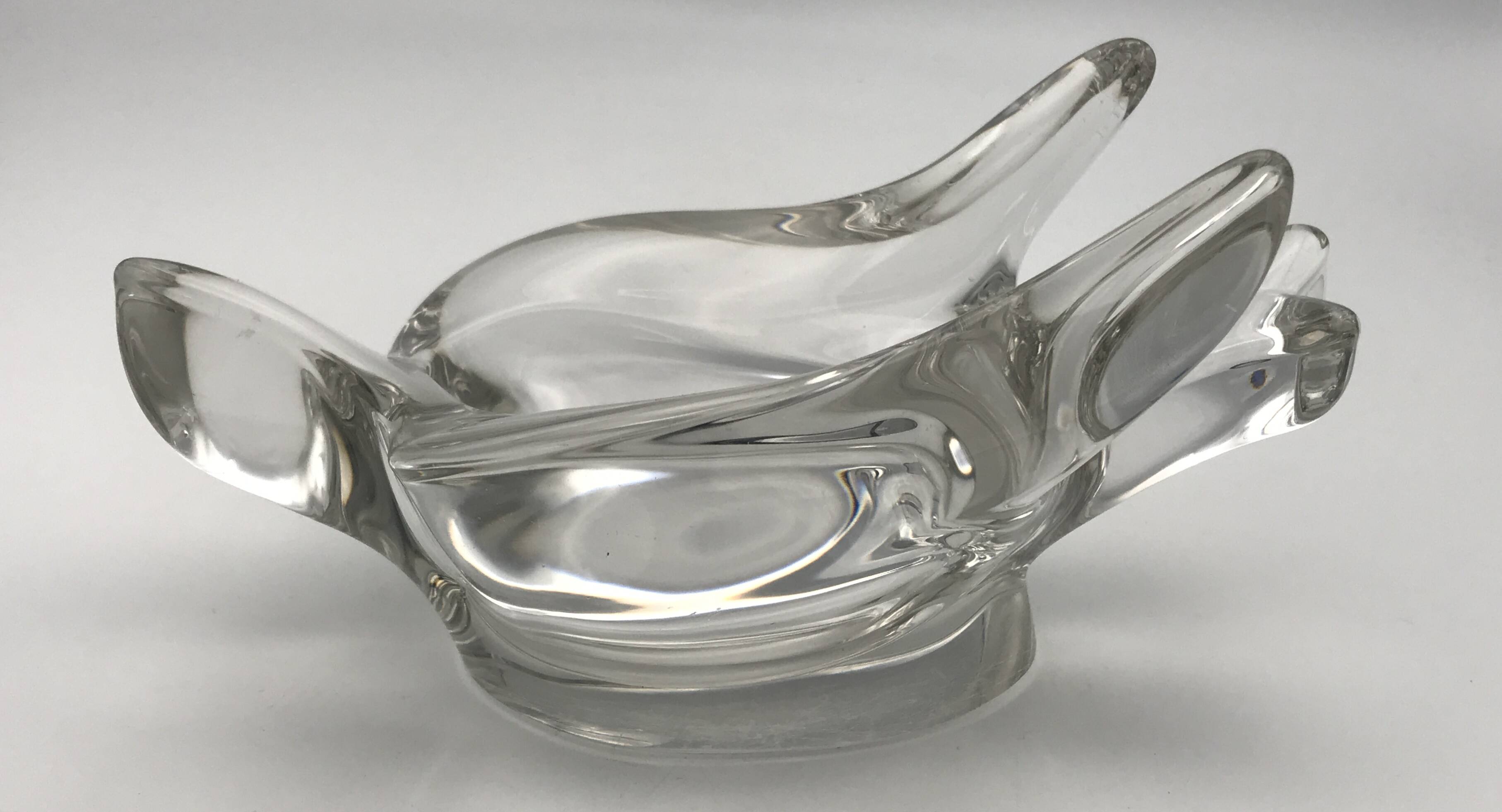 Bird-shaped paperweight, crystal swallow