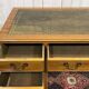 Bureau plat à caissons anglais des années 1950 en if