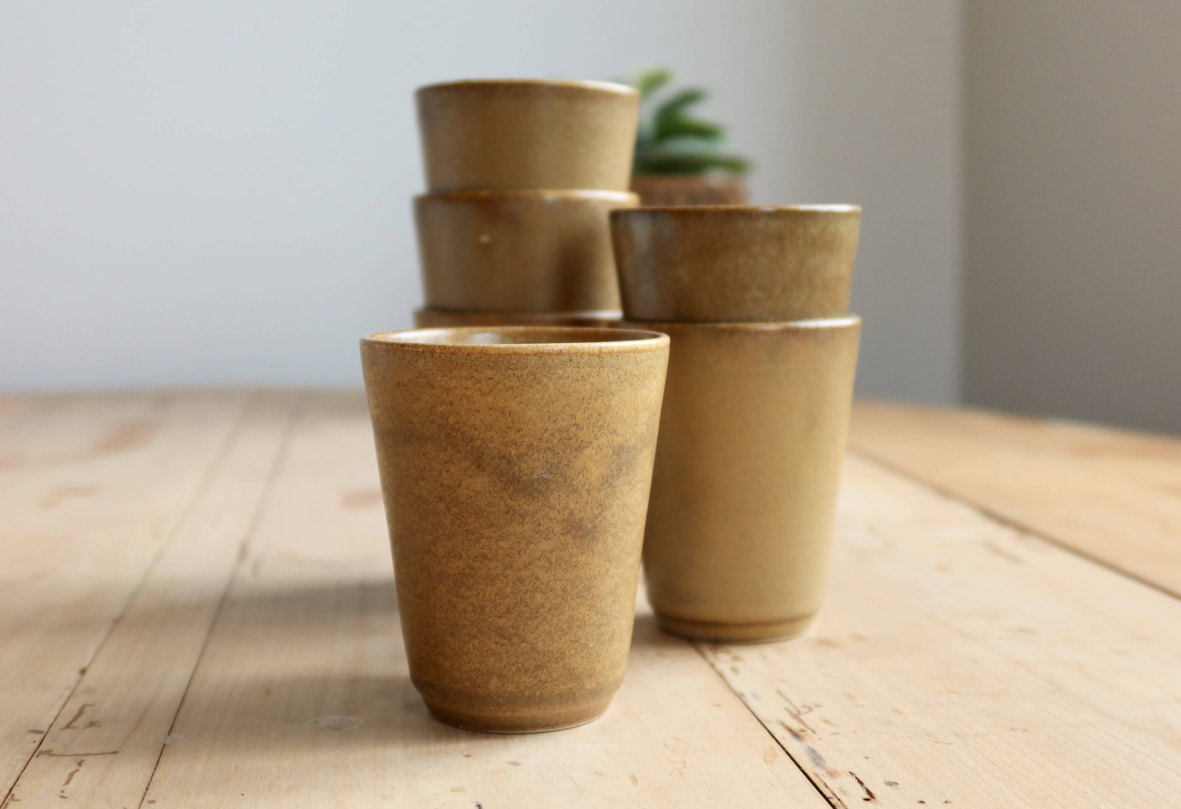 6 vintage stoneware cups – Mismatched