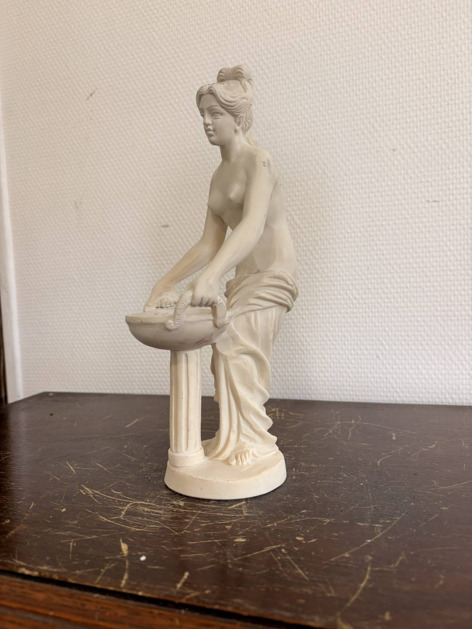 Statue Vénus au bassin style néoclassique Plâtre vintage