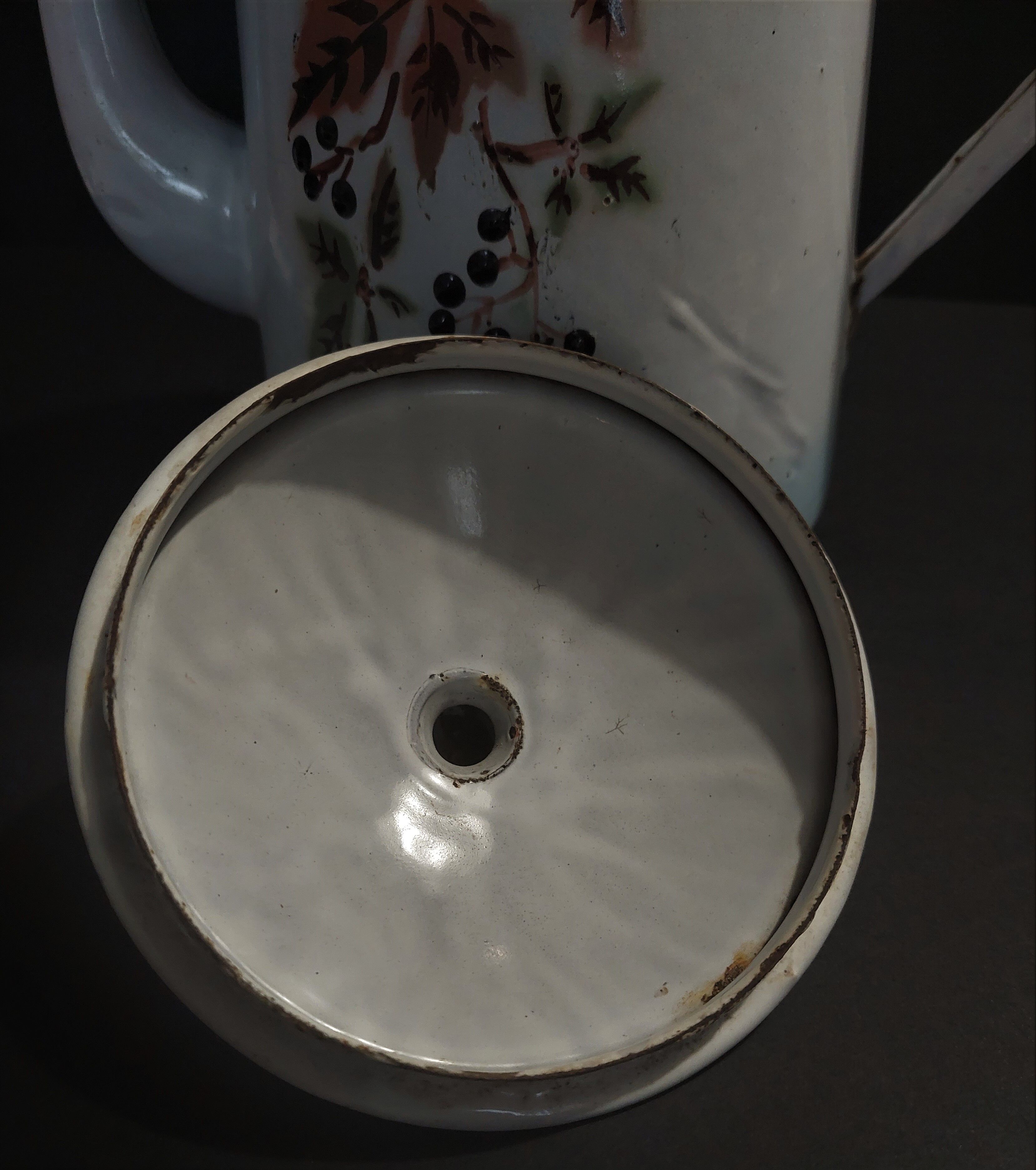Enamelled sheet metal pourer decorated with black berries early twentieth century