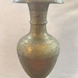 Vase laiton ciselé dessin tour eiffel & grand palais Paris vintage