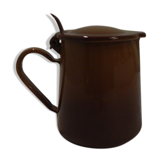Former enamelled milk pitcher
