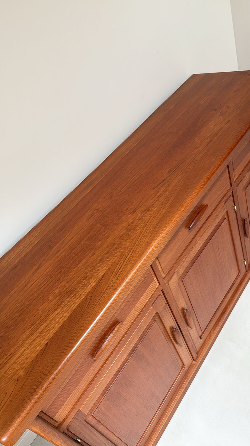 Vintage teak wooden Dyrlund sideboard