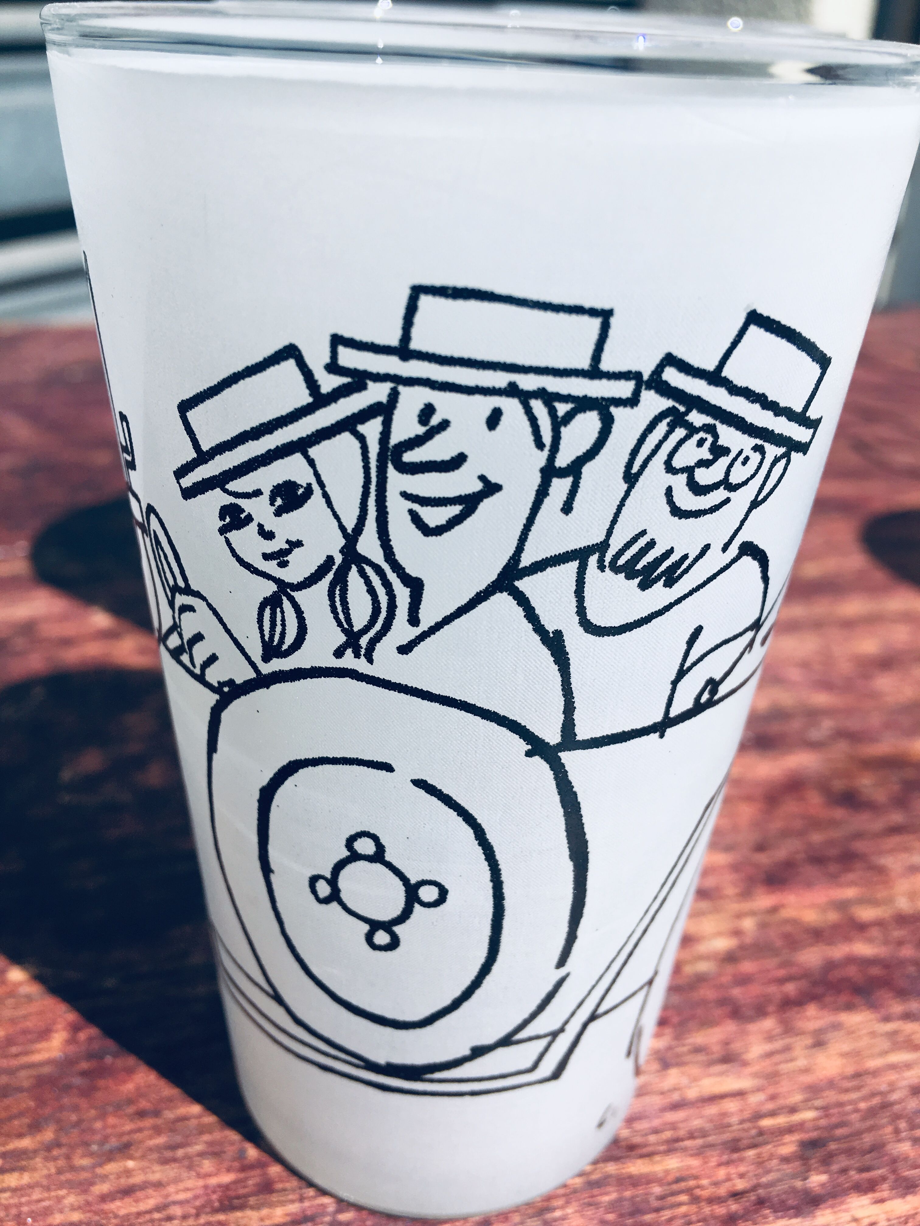 Set of glasses drawn by Cabù