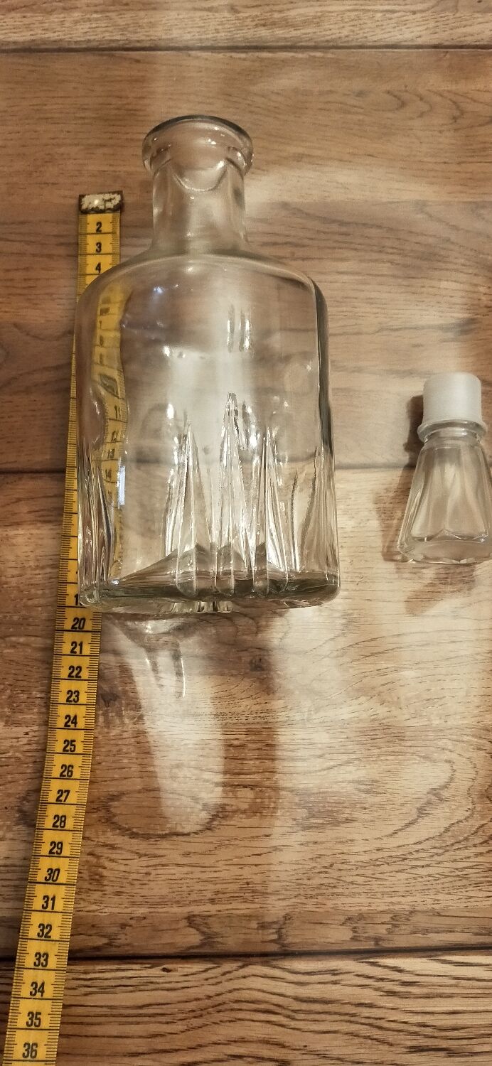 Glass decanter