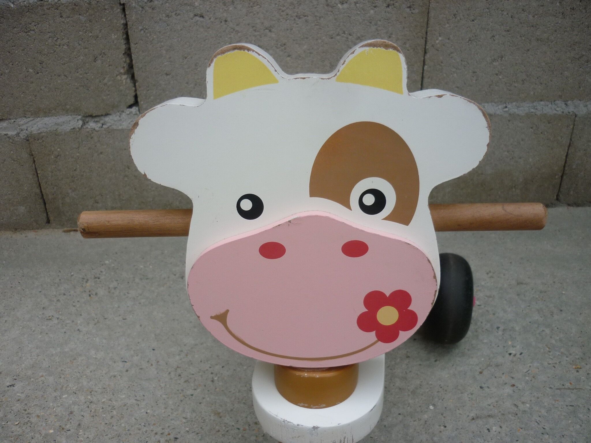 Wooden trotter carrier cow