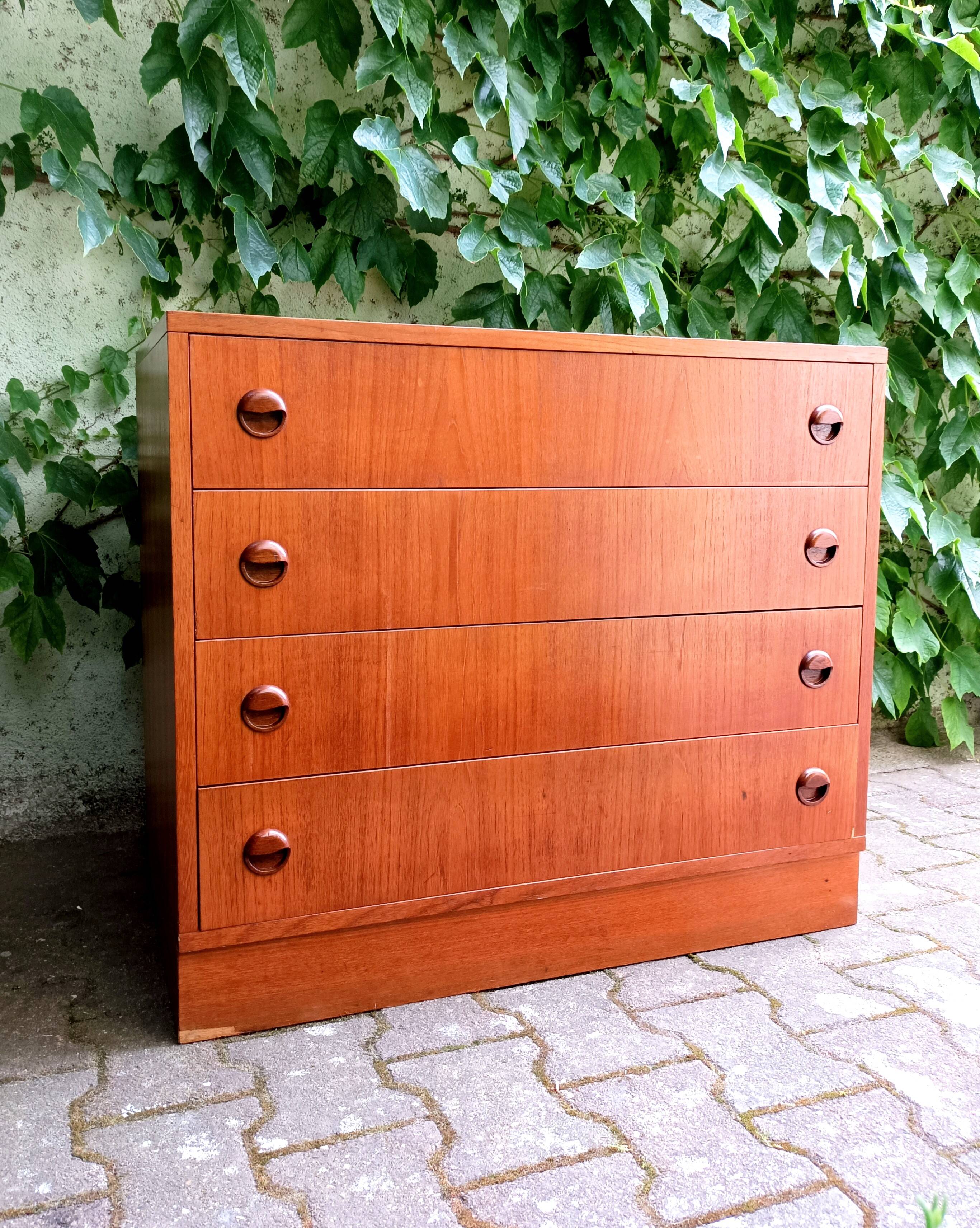 Scandinavian chest of drawers