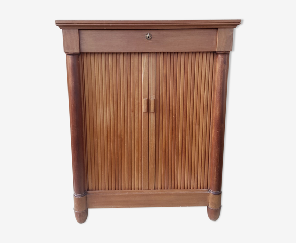 Meuble á rideaux