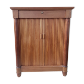 Meuble á rideaux