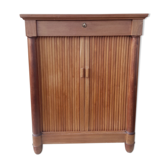 Meuble á rideaux