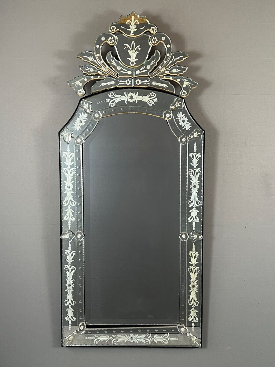 Venetian mirror engraved with floral decoration, 20th century