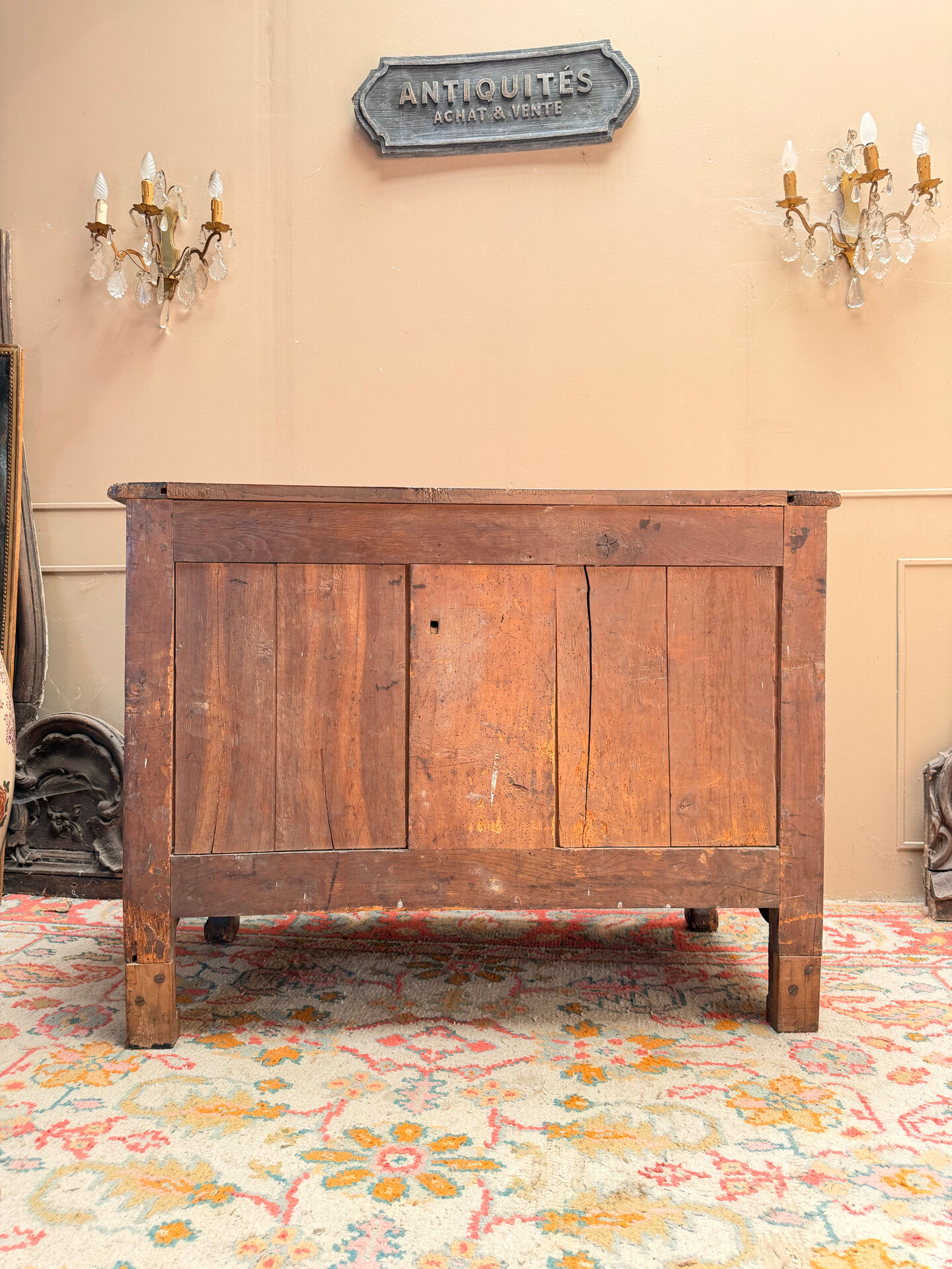 CURVED COMMODE IN WALNUT, PROVINCIAL WORK FROM THE LOUIS XV XVIII PERIOD