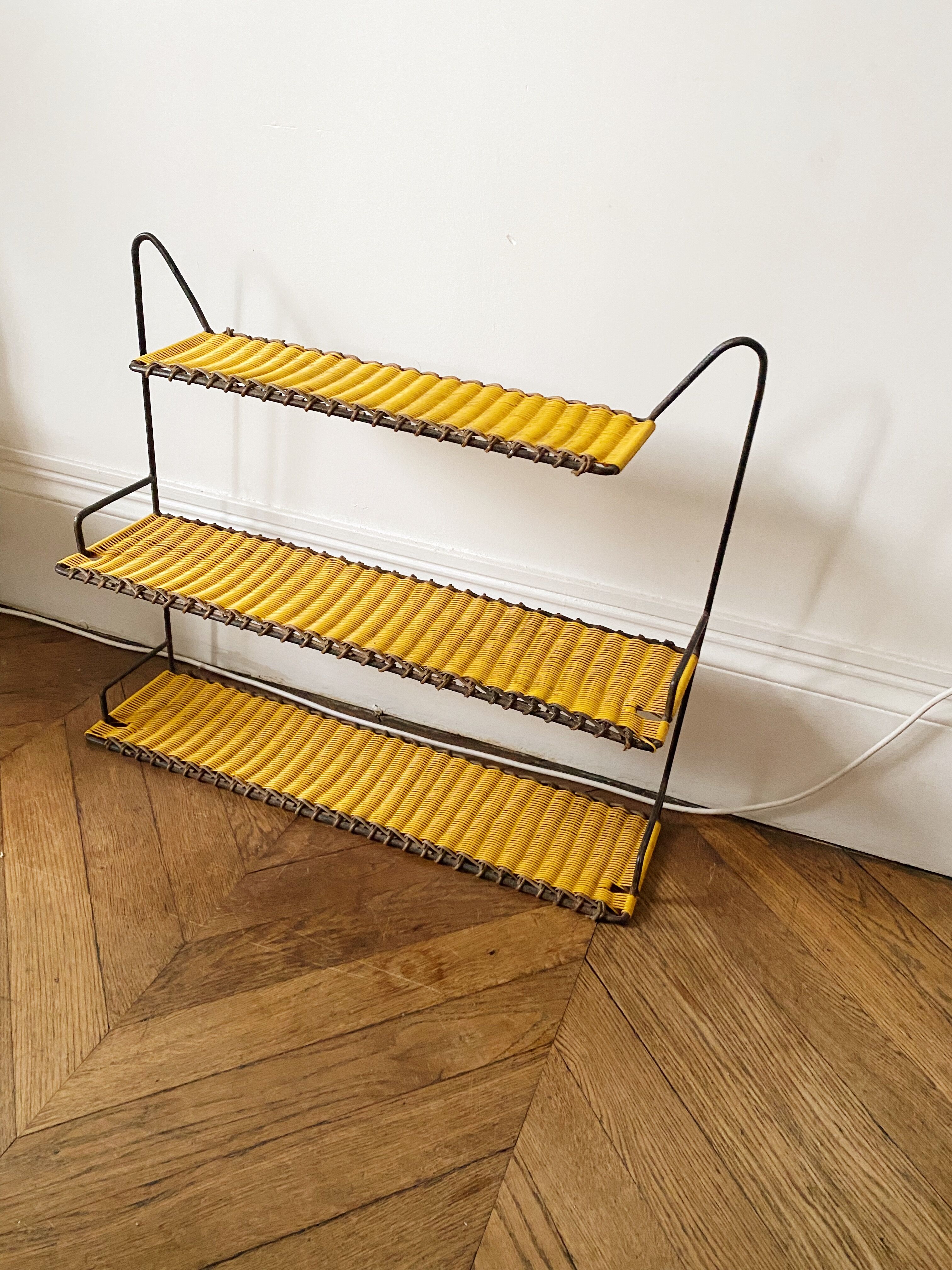 70s shelf in scoubidou and metal