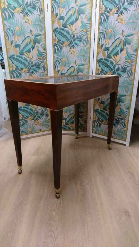 Man hairdresser Louis XVI in mahogany veneer 19th