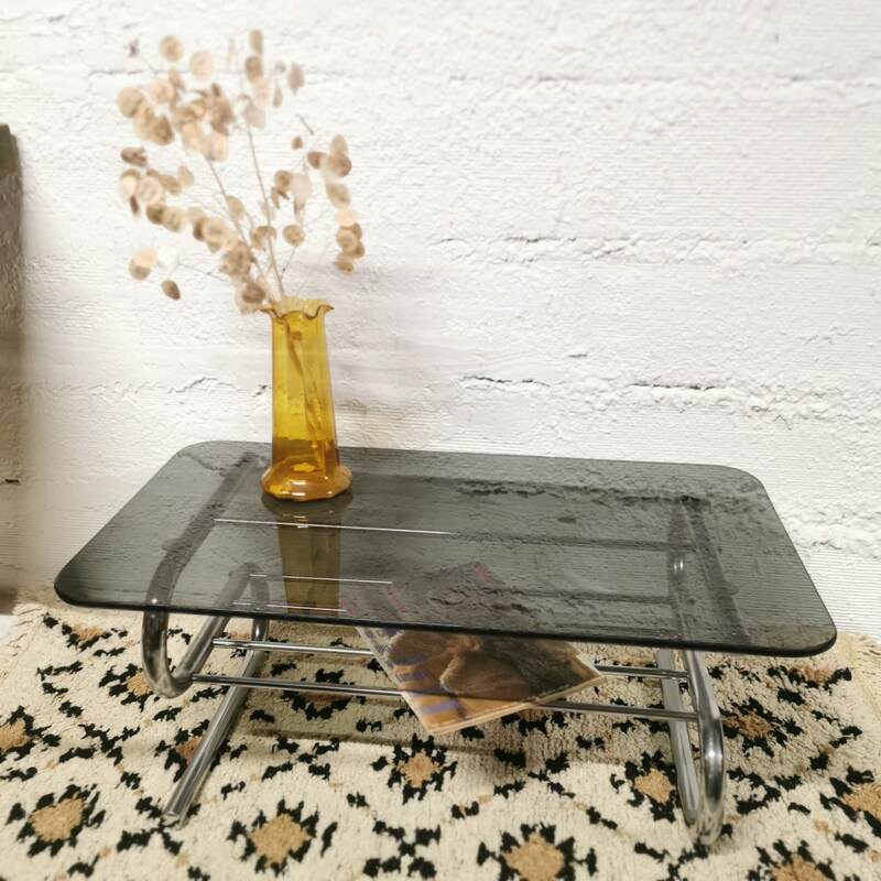 Table basse chromée et verre fumé