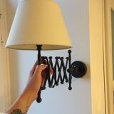 Stretchable wall light