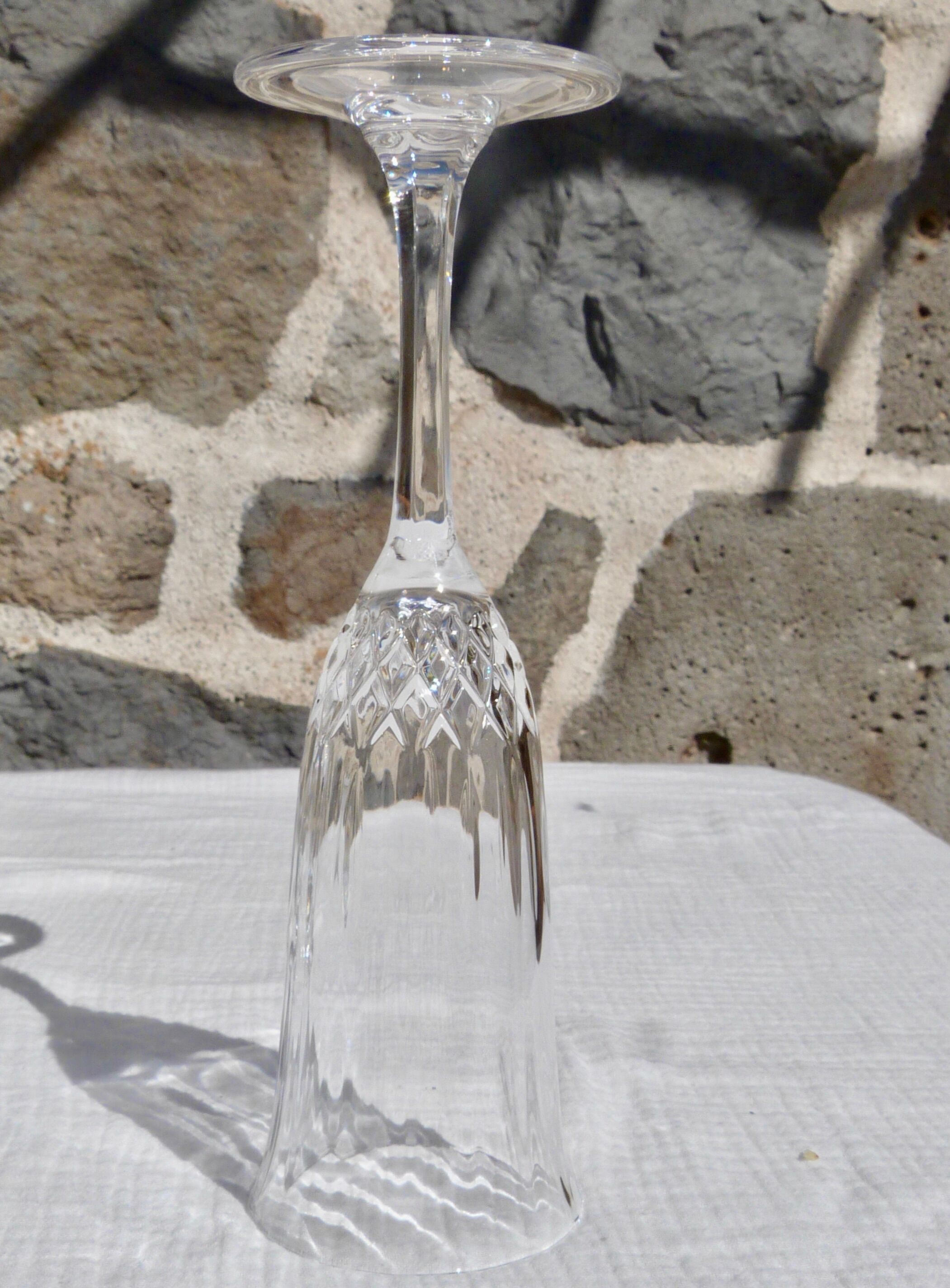 Set of 8 champagne flutes in cut crystal