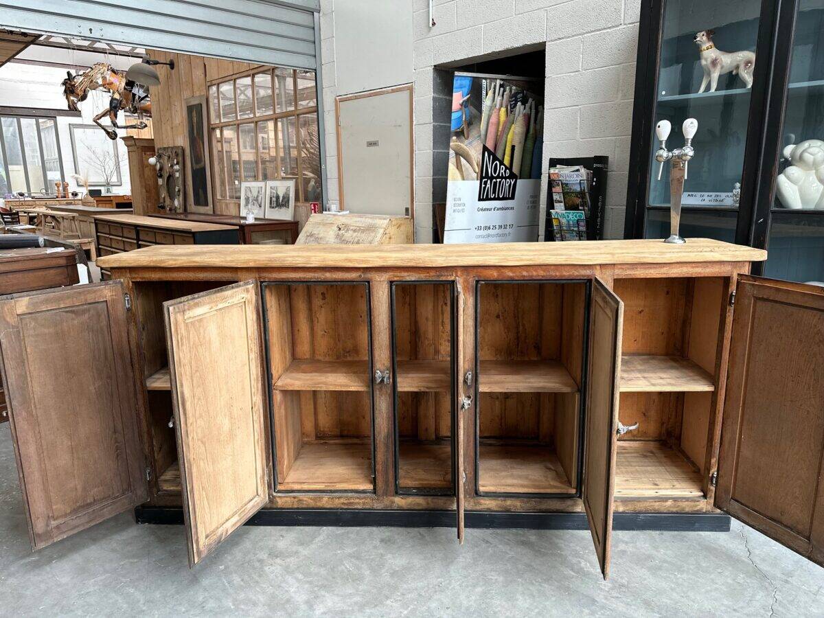 1920s bar counter