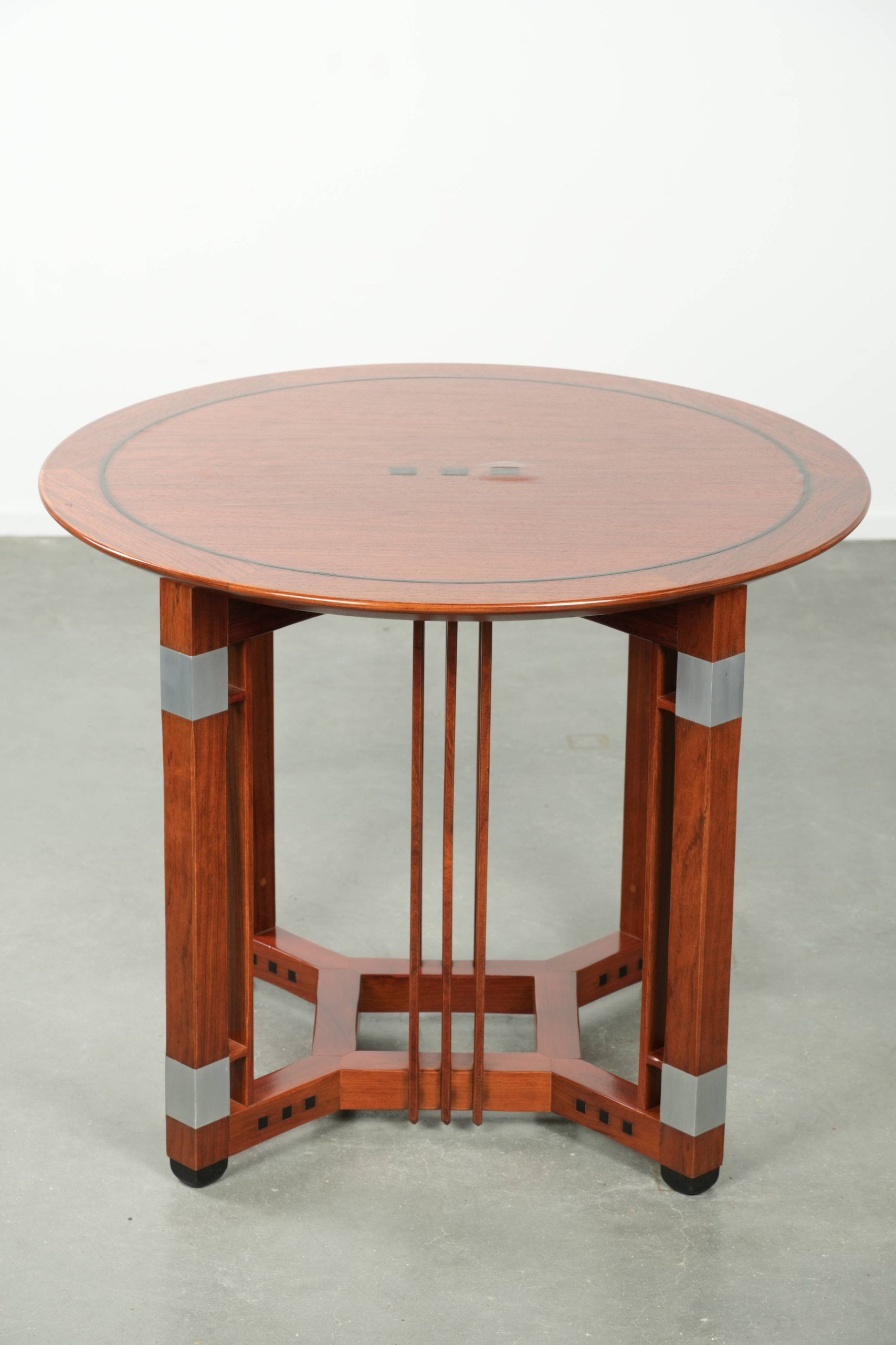 Beautiful round Art Deco style side/coffee table